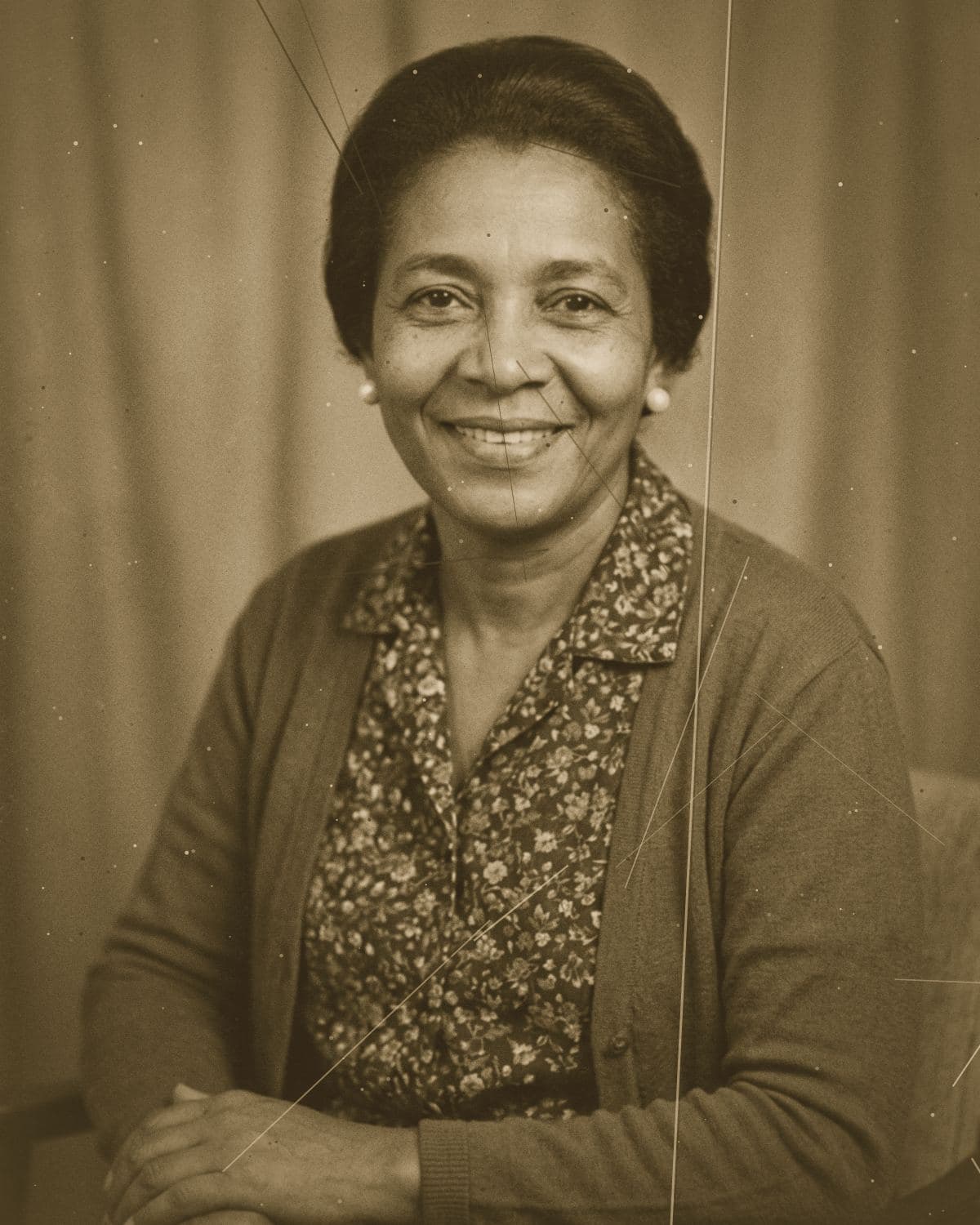 Retrato de uma avó, anos 1960, foto antiga antes da restauração